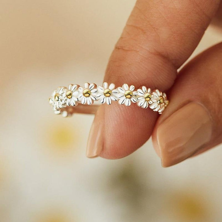 Adjustable Silver Hand Painted Enamel Daisy Ring - Unique, Lightweight Design 2
