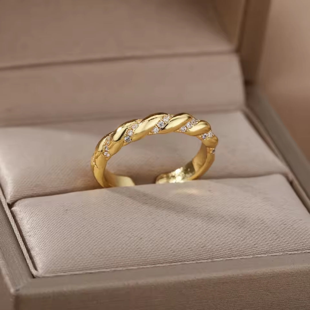 Braided Golden Ring - Timeless Elegance for Every Occasion 0