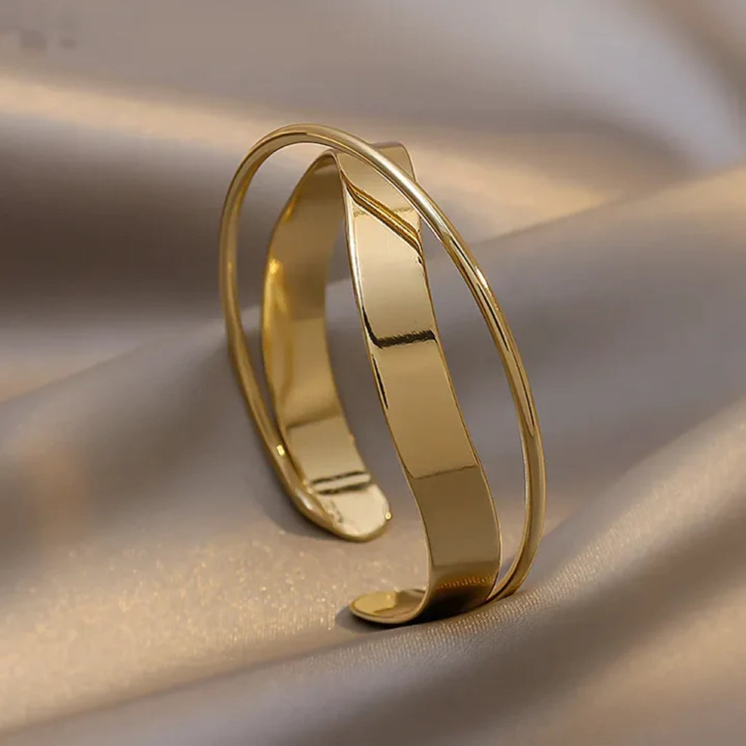 Classic Golden Bracelet - Handcrafted Elegance for Every Occasion 0