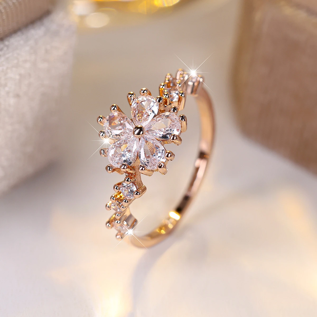 Daisy Crystal Ring - Timeless Elegance for Every Occasion 0