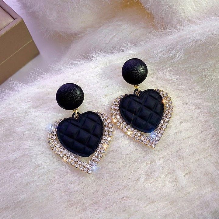 Dark Heart Gold Earrings - Effortless Elegance for Every Occasion 1