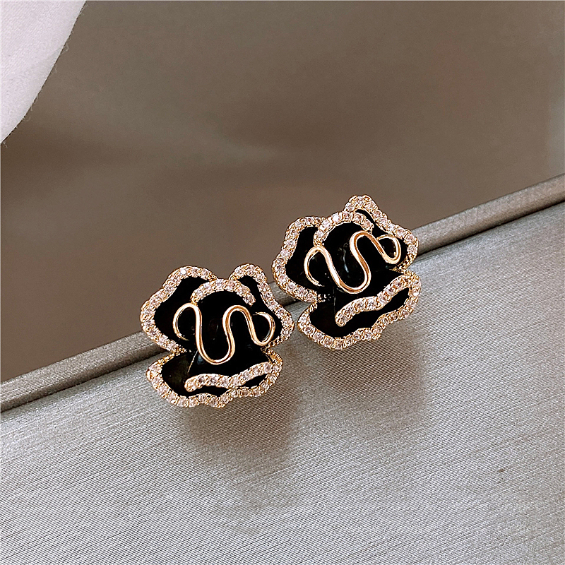 Elegant Black Lotus Gold Earrings for Effortless Sophistication 0