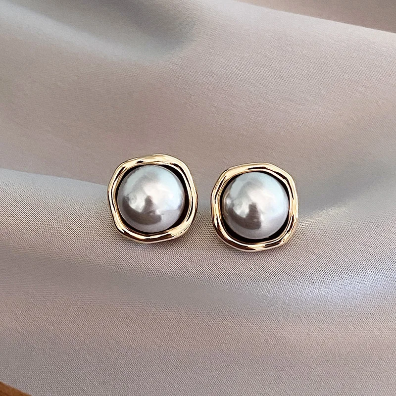 Elegant Black Pearl Earrings for Women - Timeless Sophistication 0