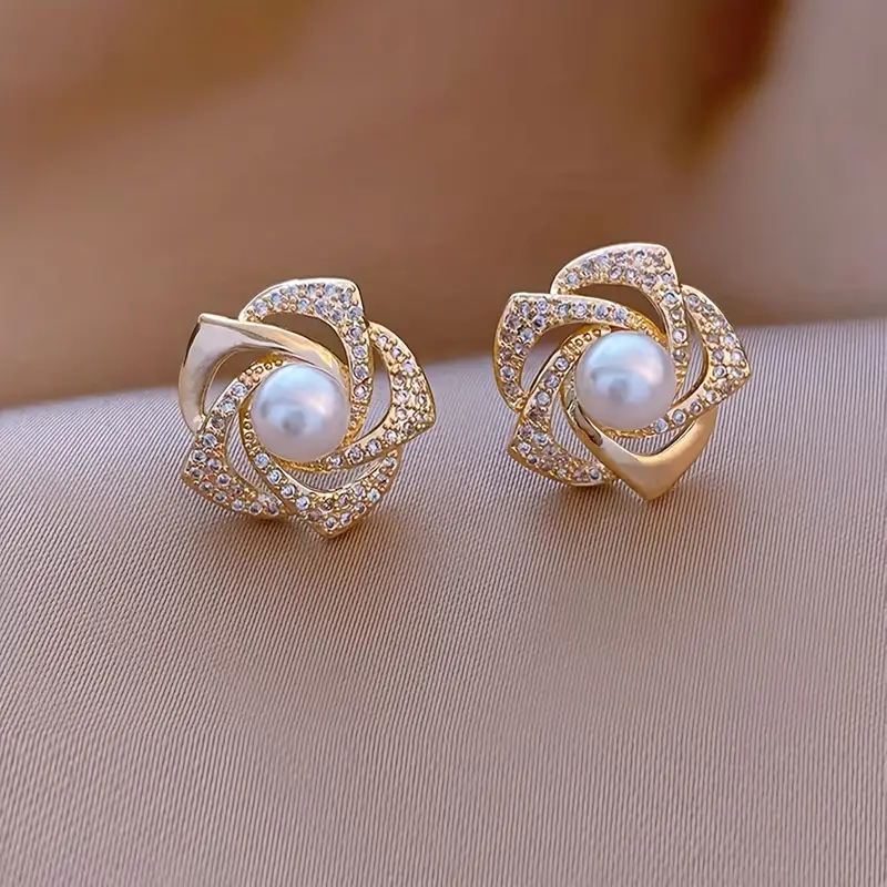 Elegant Bright Spiral Pearl Earrings 0