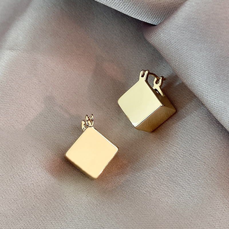 Elegant Cubic Gold Earrings for Everyday Sophistication 0