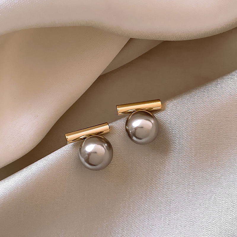Elegant Dark Pearl Gold Earrings for Women 0