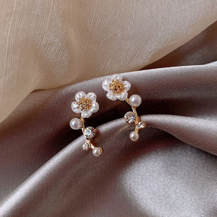 Elegant Flower Pearl Earrings for Women - Timeless Everyday Accessory 0
