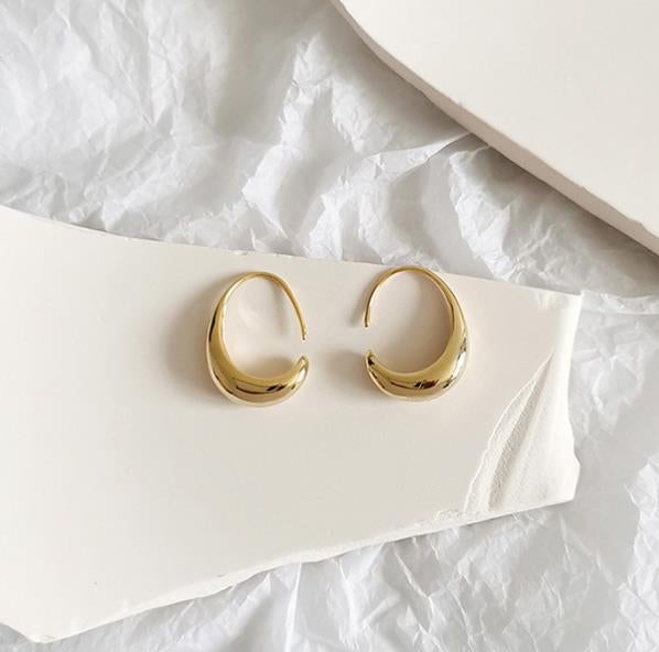 Elegant Gold Earrings for Everyday Sophistication 0