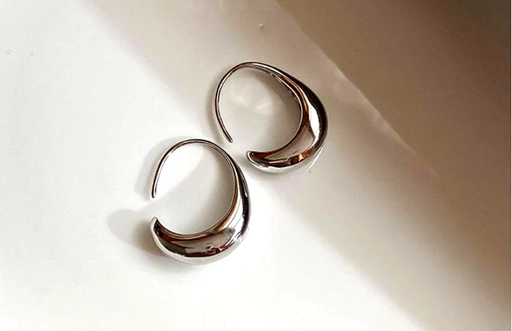 Elegant Gold Earrings for Everyday Sophistication 2