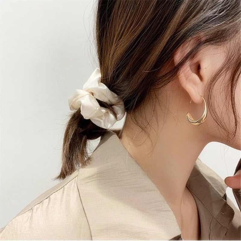 Elegant Gold Earrings for Everyday Sophistication 4