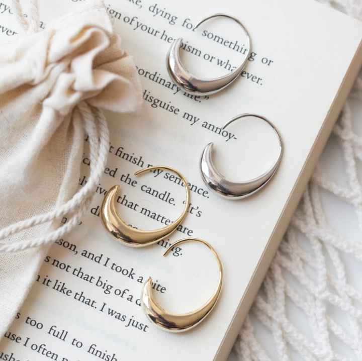 Elegant Gold Earrings for Everyday Sophistication 5
