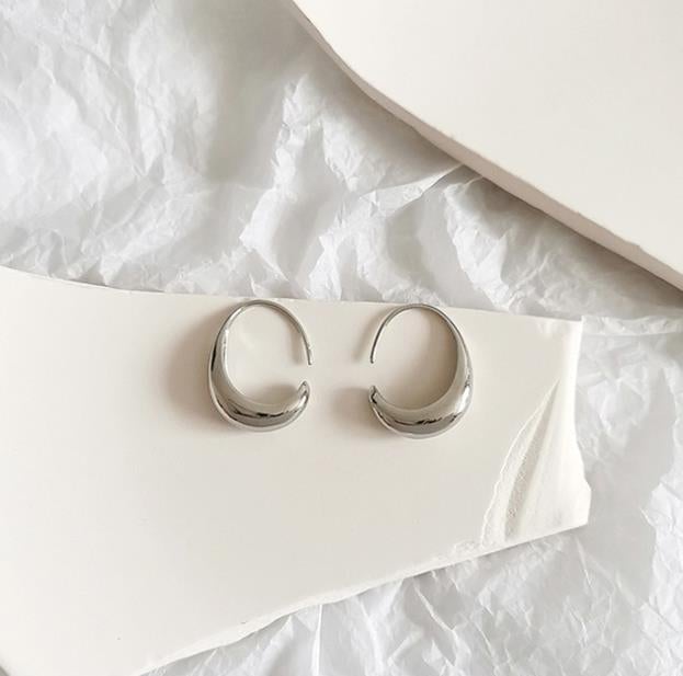 Elegant Gold Earrings for Everyday Sophistication 7