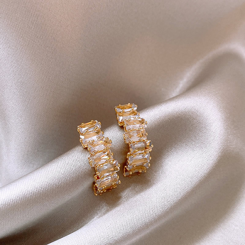 Elegant Gold Earrings with Zirconia for Everyday Sophistication 0
