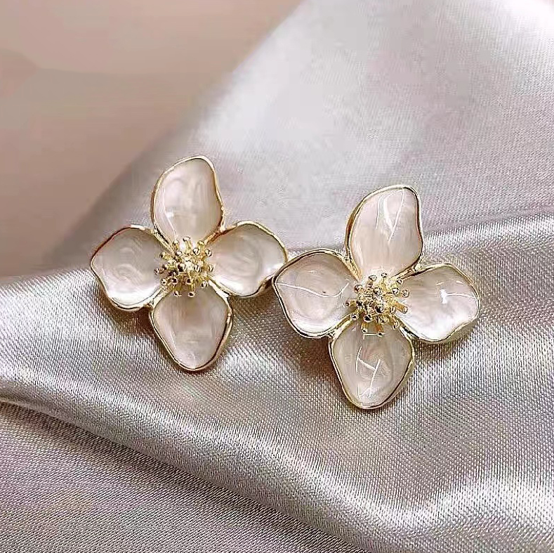 Elegant Gold Enamel Flower Earrings for Everyday Sophistication 0