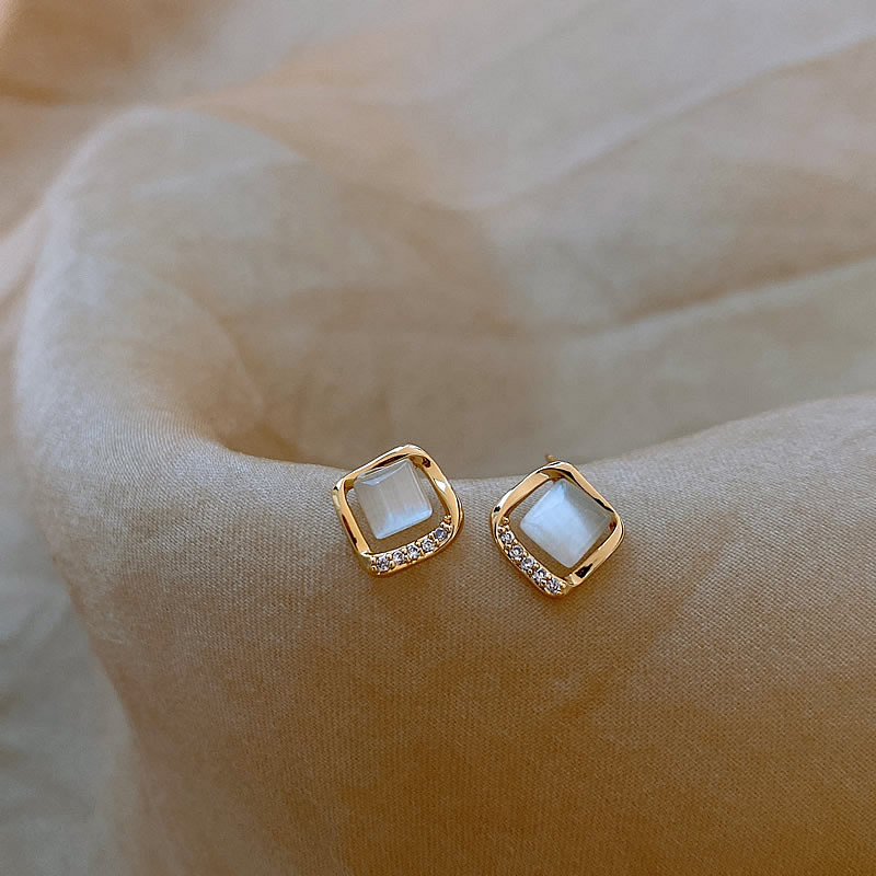 Elegant Gold Moon Crystal Earrings for Everyday Sophistication 0