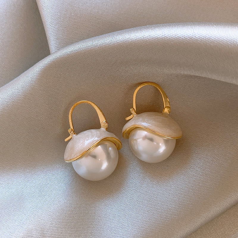 Elegant Gold Pearl Earrings for Effortless Sophistication 0
