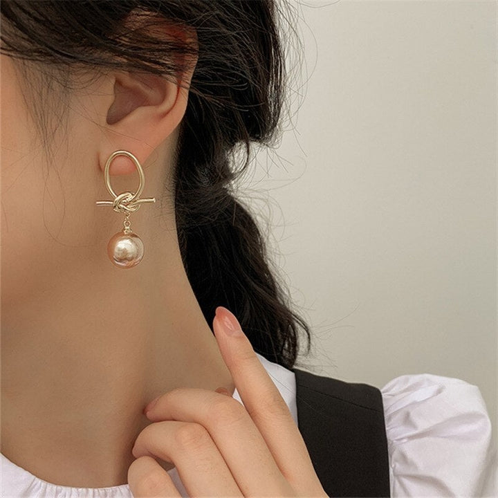 Elegant Gold Pearl Loop Earrings for Everyday Sophistication 2