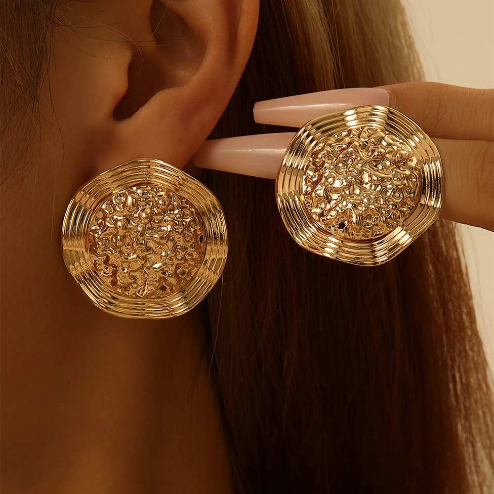 Elegant Golden Earrings for Effortless Sophistication 0