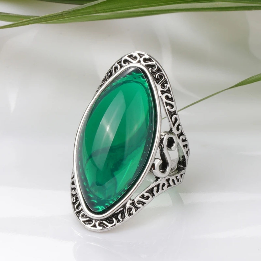 Elegant Green Stone Silver Ring 0