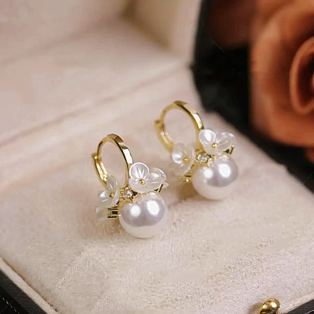 Elegant Pearl Flower Earrings for Women - Timeless Chic Accessory 0