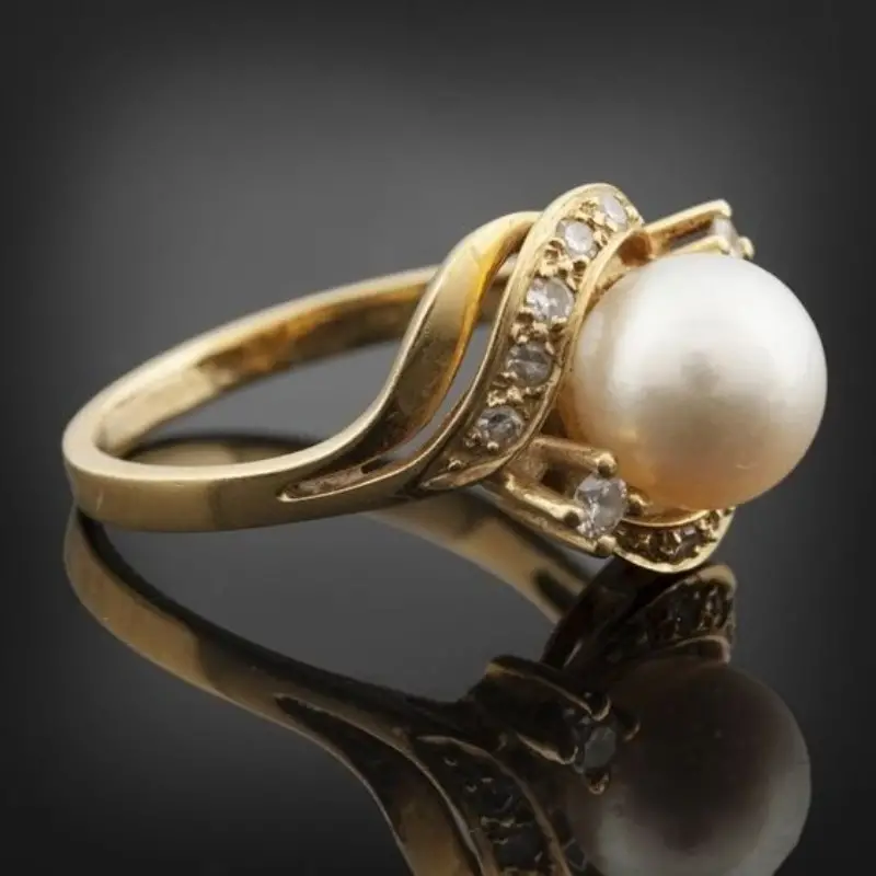 Elegant Pearl and Gold Ring - Timeless Beauty 0