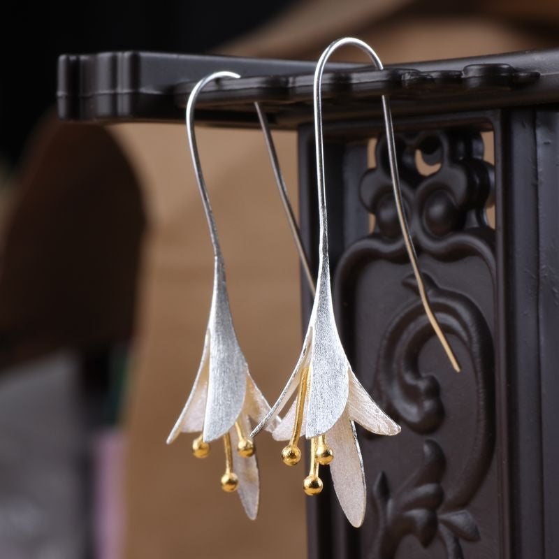 Elegant Silver Flower Earrings for Everyday Sophistication 0