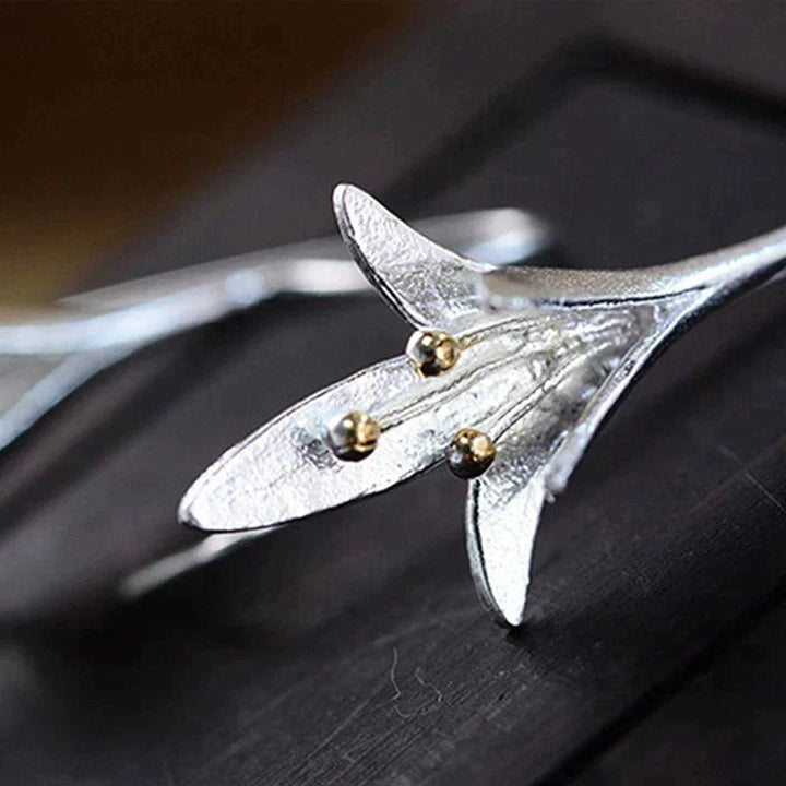 Elegant Silver Flower Earrings for Everyday Sophistication 3