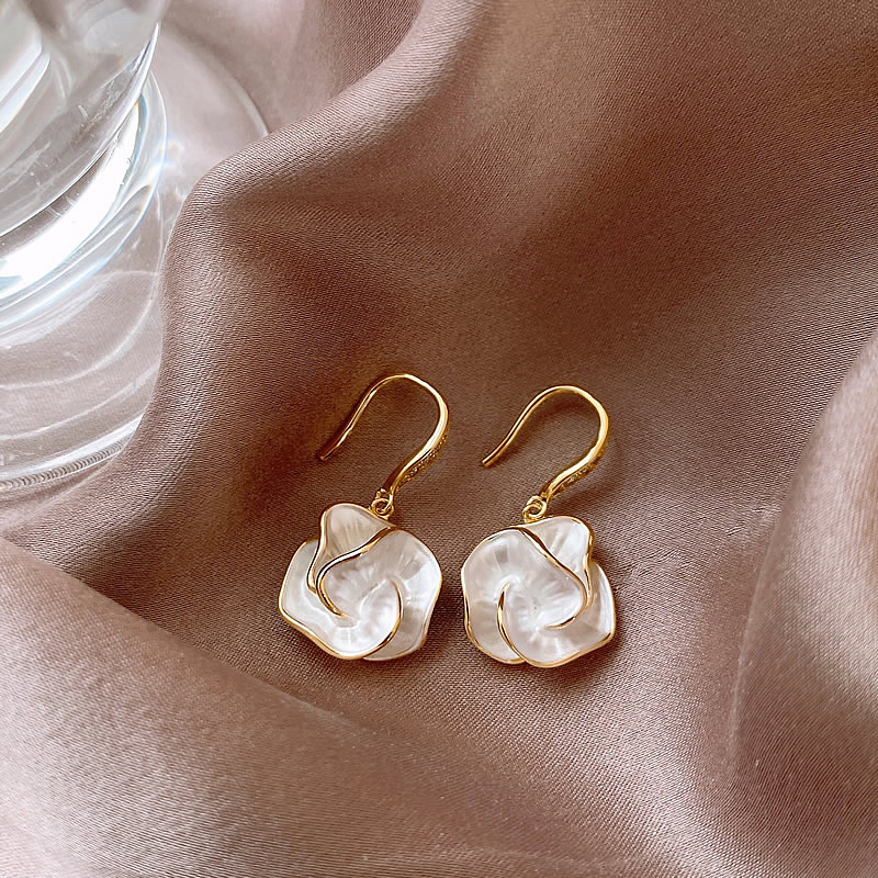 Elegant White Petal Earrings for Effortless Sophistication 0