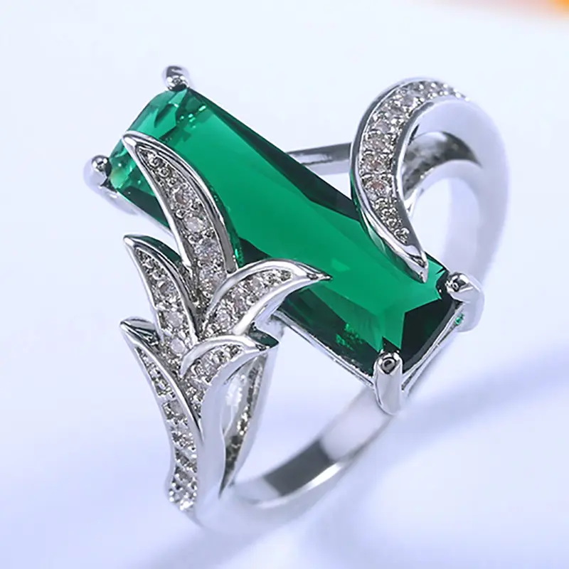 Green Crystal Silver Ring - Timeless Elegance 0