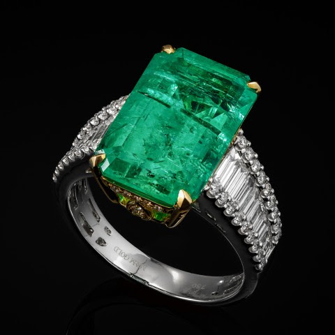Green Rectangular Zirconia Bright Ring 0