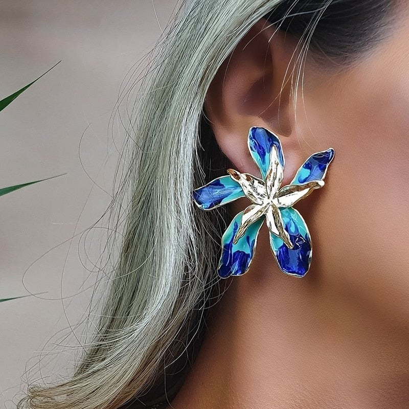 Lucky Flowers Gold Earrings for Everyday Elegance 1