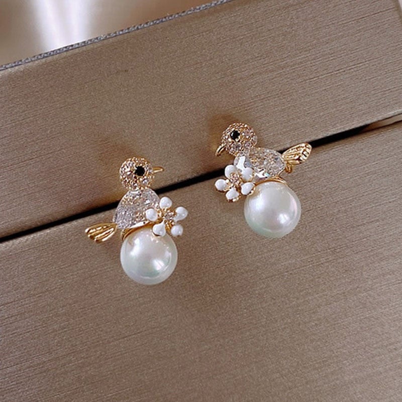 Luxury Birdie Earrings with Cubic Zirconia and Pearl Inlay 0