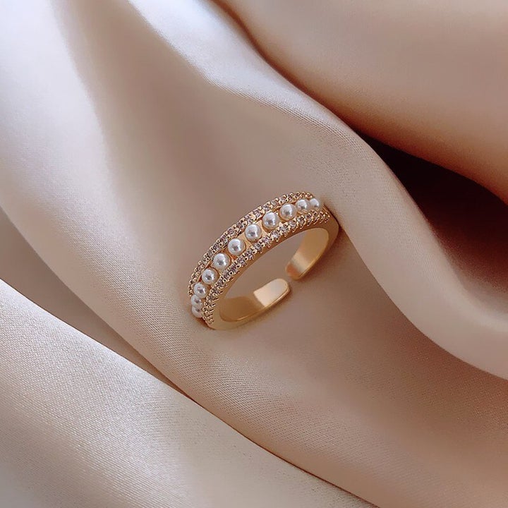 Luxury Gold and Pearl Ring - Timeless Elegance 0