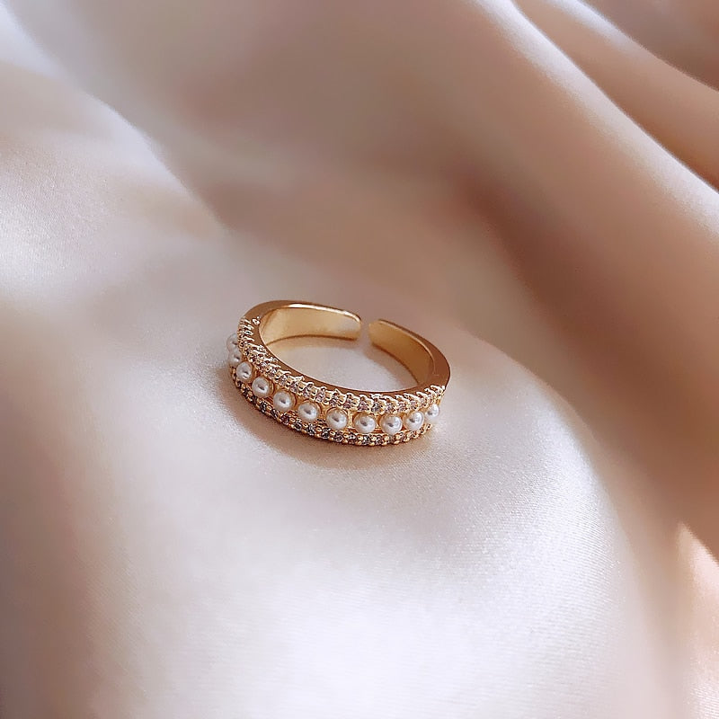 Luxury Gold and Pearl Ring - Timeless Elegance 1