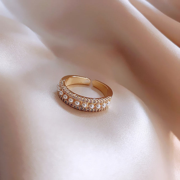 Luxury Gold and Pearl Ring - Timeless Elegance 1