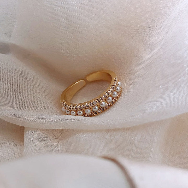 Luxury Gold and Pearl Ring - Timeless Elegance 2