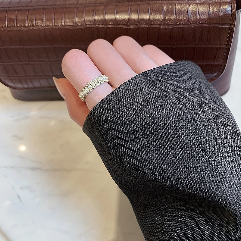 Luxury Gold and Pearl Ring - Timeless Elegance 3