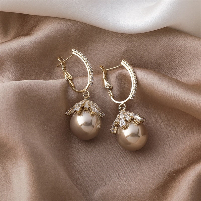 Malia Pearl Earrings - Effortless Elegance for Every Occasion 1