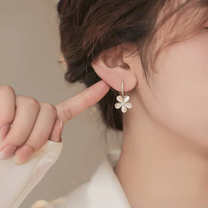 Ignatia Bellastra Earrings Gold