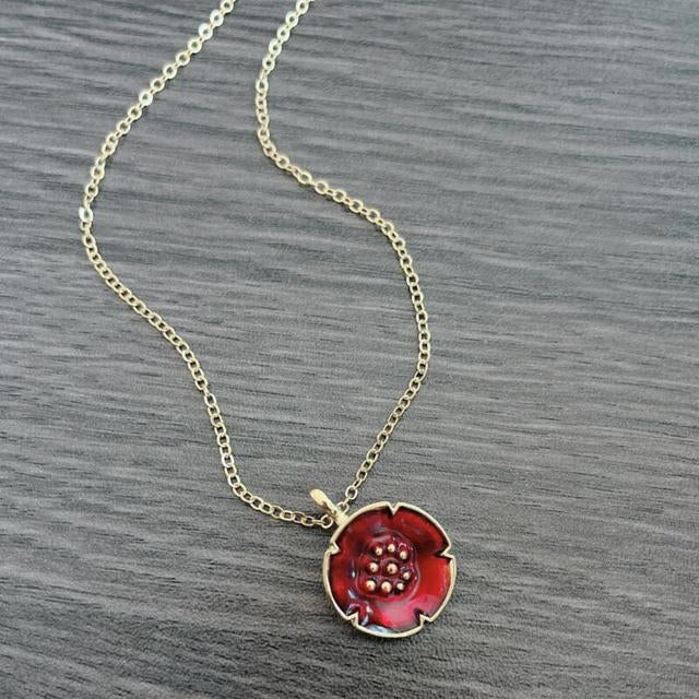 Red Vintage Gold Necklace - A Timeless Statement Piece 0
