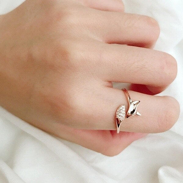 Rose Silver Fox Ring - Elegant Symbol of Strength and Resilience 1