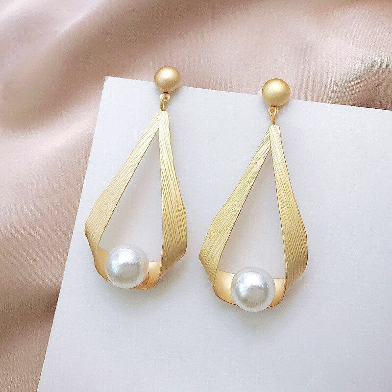 Round Crystal & Pearl Earrings for Women - Elegant Lightweight Design 1