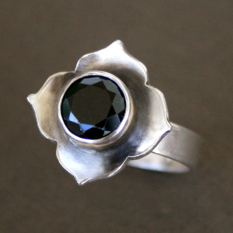 Vintage Dark Crystal Flower Ring 0