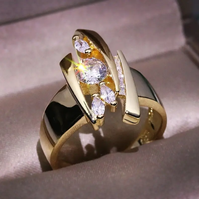 Vintage Gold Zirconia Ring - Timeless Elegance 0