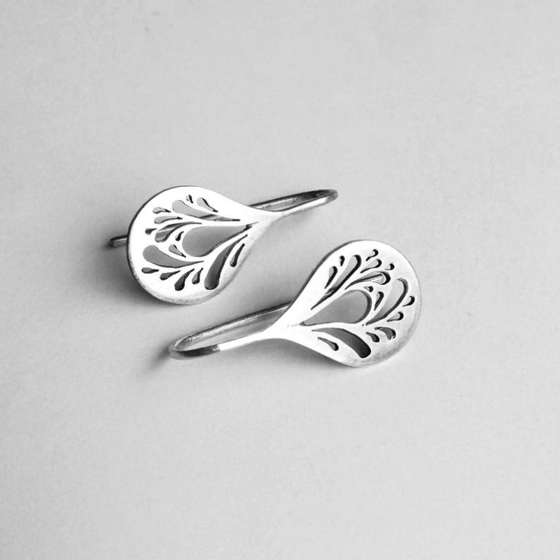 Vintage Hollow Silver Drop Earrings 0