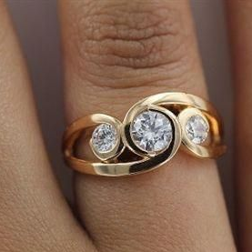 Vintage Inlaid Zirconia Spiral Gold Ring 0