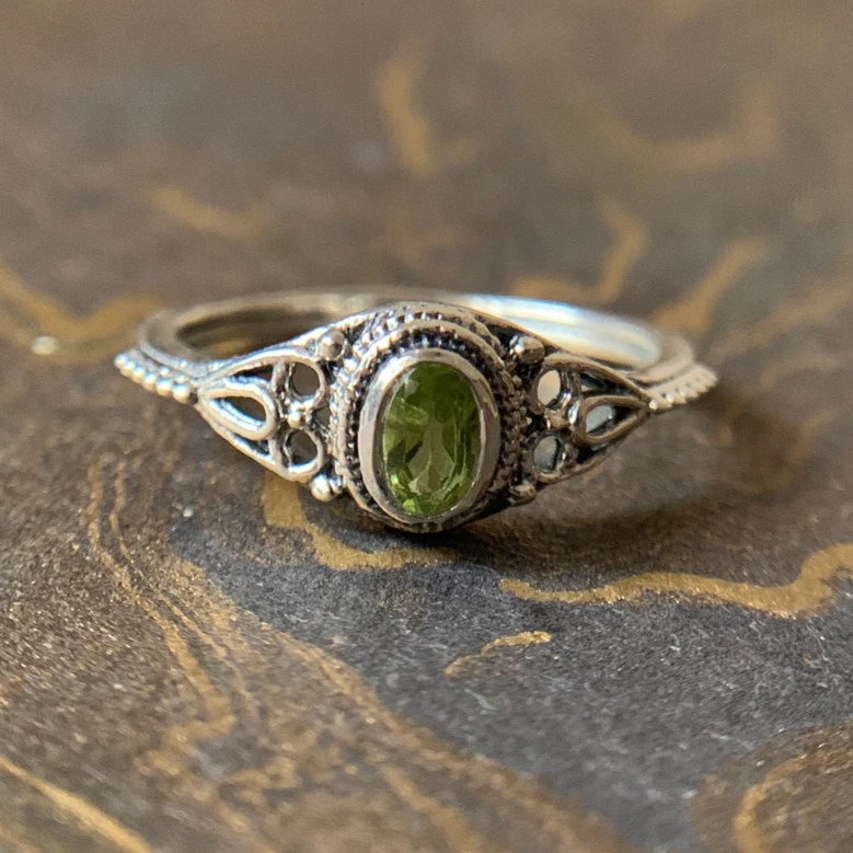 Vintage Olive Stone Silver Ring 0