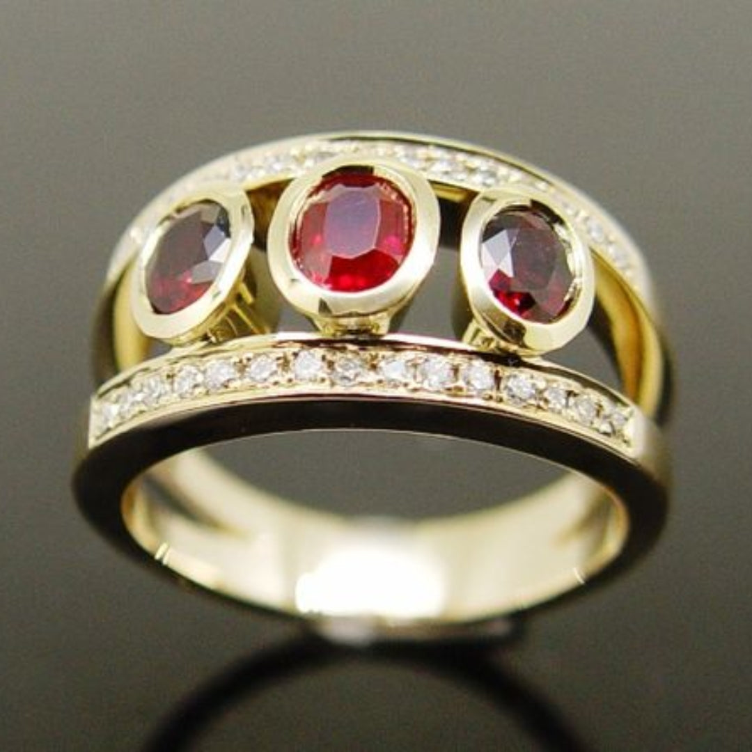 Vintage Red Zirconia Gold Ring 0