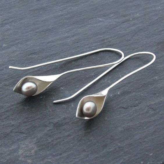 Vintage Silver Pearl Dangling Earrings 0