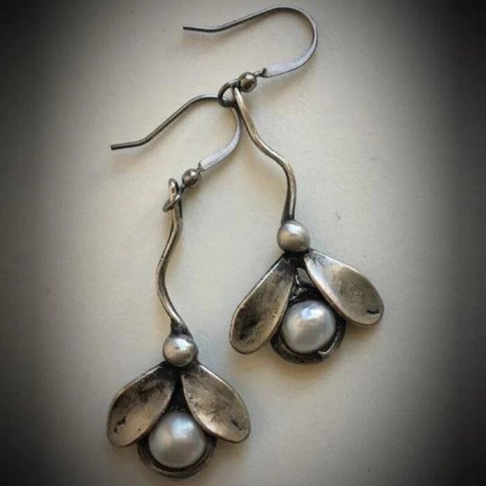 Vintage Silver Pearl Earrings for Effortless Elegance 0